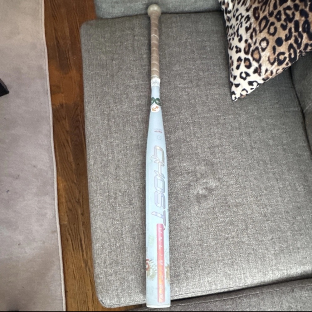 Easton Ghost Unlimited fast pitch softball Bat 34 in 24 ounces